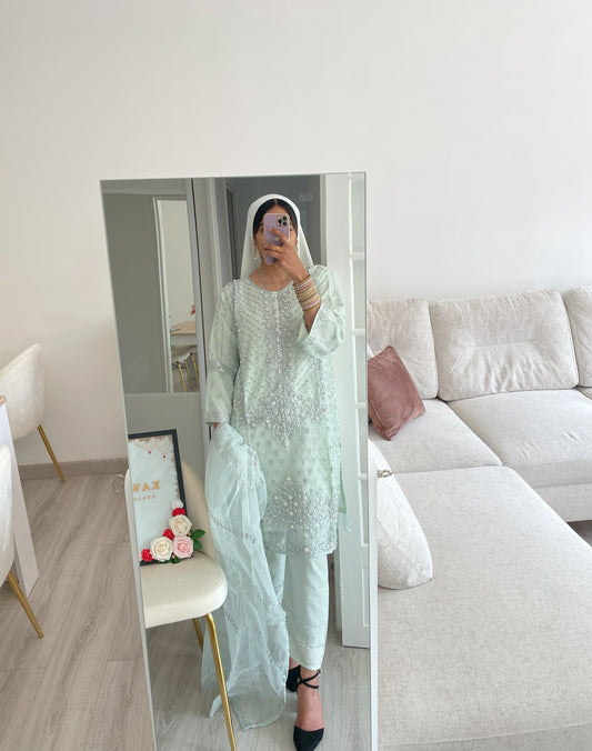 Salwar kameez Iqra