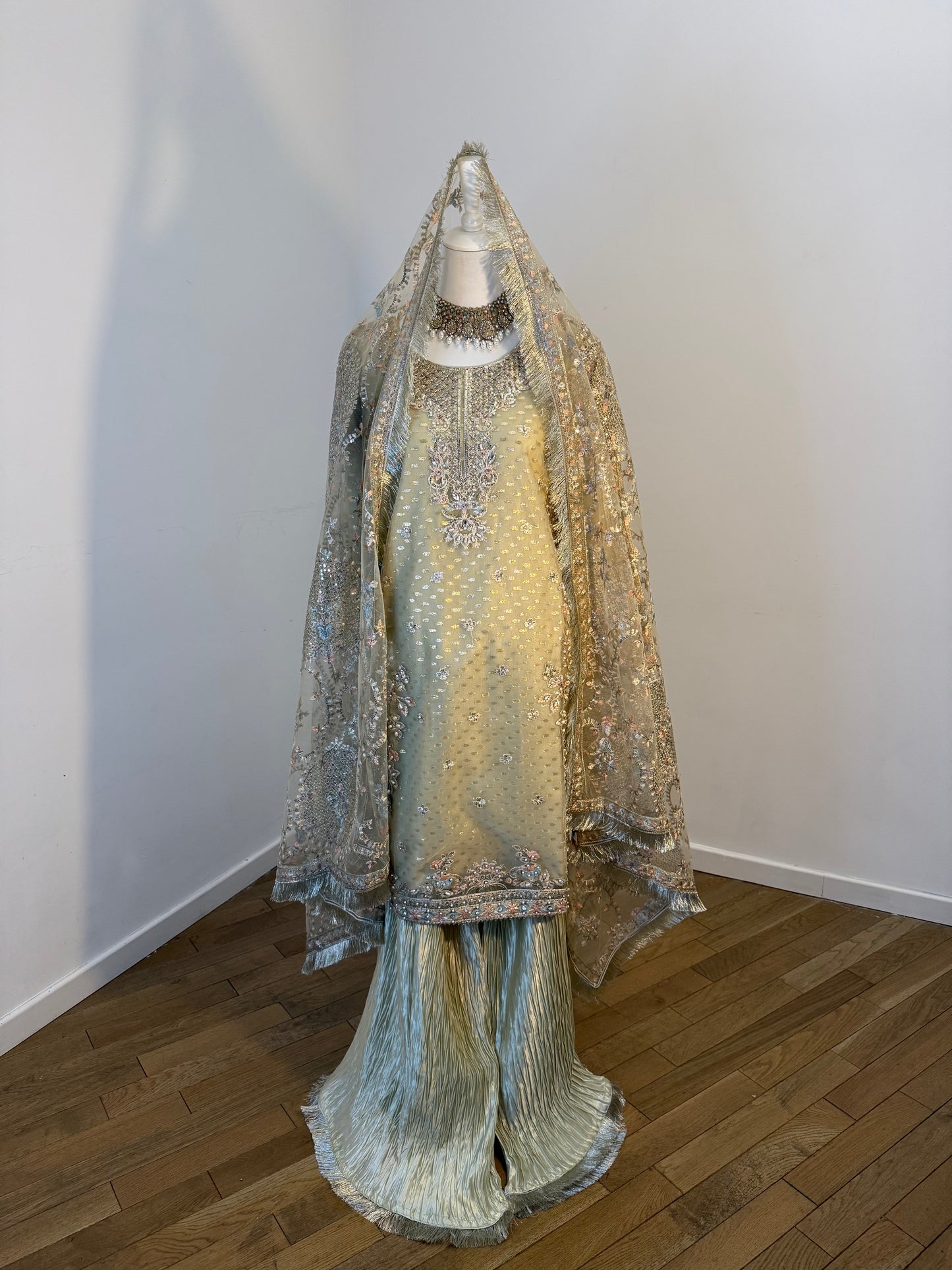 Salwar Kameez Sajal (dorée)