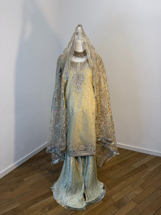 Salwar Kameez Sajal (dorée)