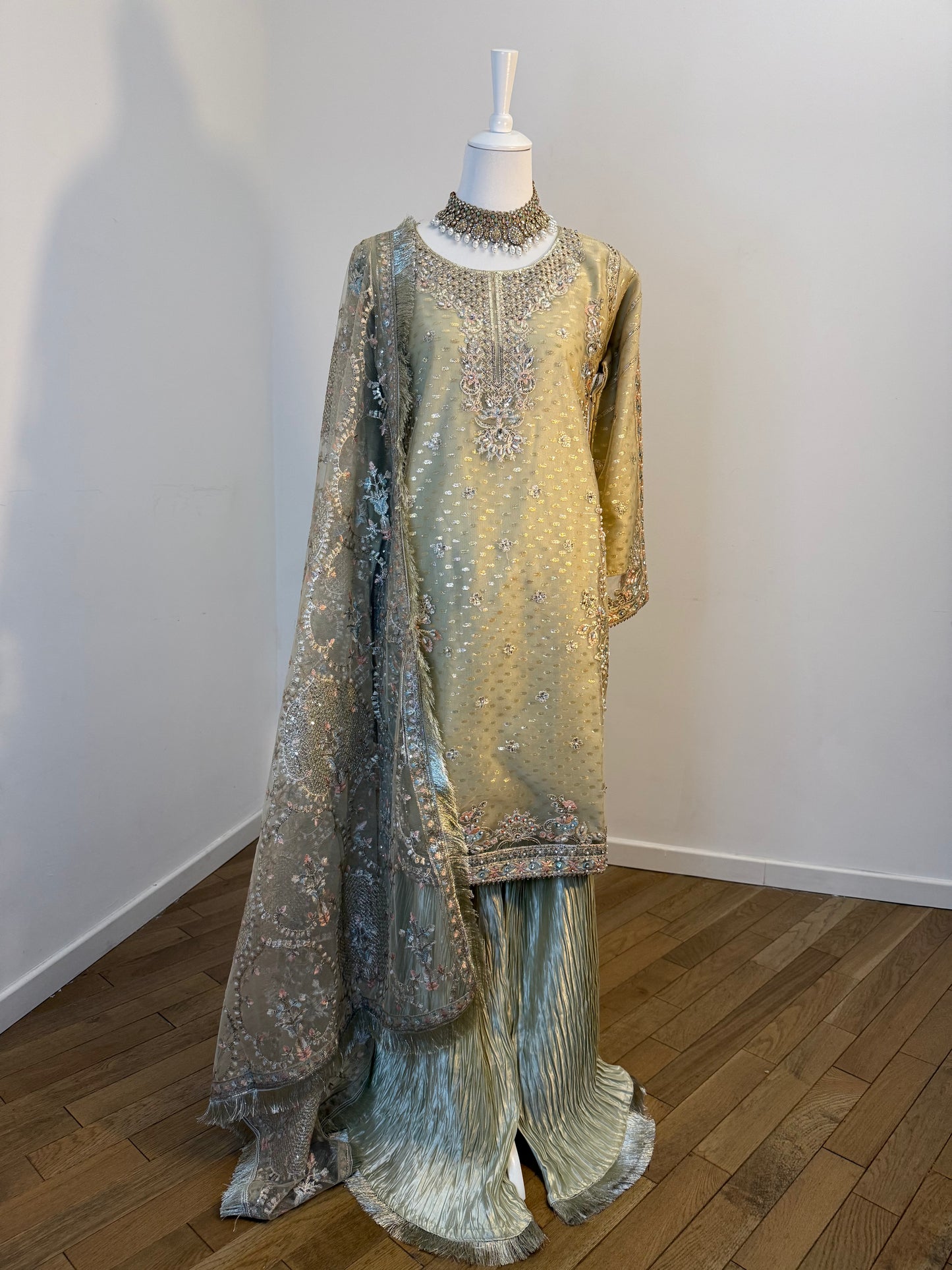 Salwar Kameez Sajal (dorée)